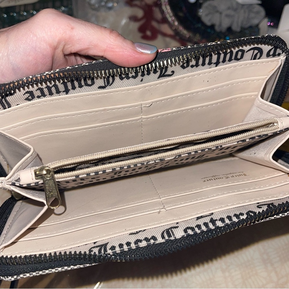 Juicy Couture Wallet Roses - Picture 2 of 2